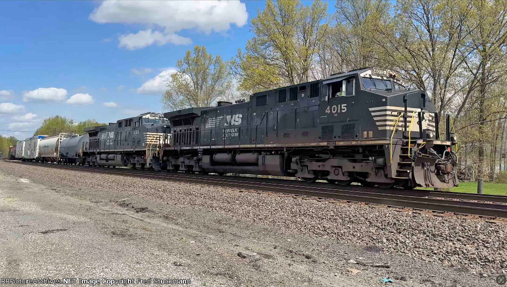 NS 4015 leads 16G.